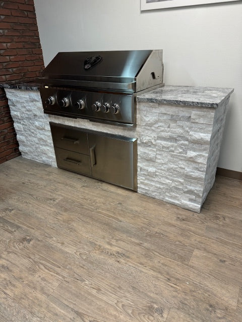 8' TRAD/ LTE GRILL ISLAND W/FRIDGE & POWER BURNER